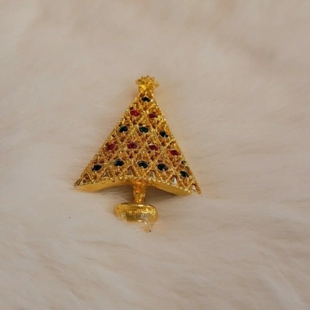 Vintage Christmas Tree Brooch Pin Rhinestone Gold Tone Metal Star Textured 6022